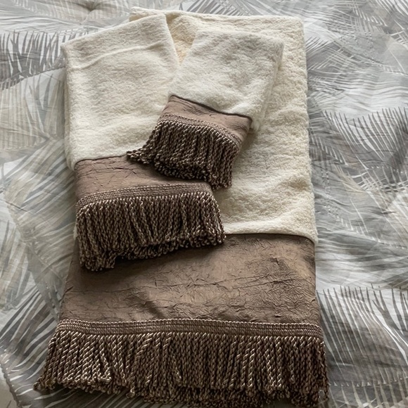 Croscill Bath Towel Set Poshmark